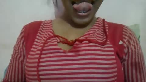 Snapshot of imlovelyrose chatting on February 2025 03:39:01 PM ROSE online show from February 2025 03:39:01 PM