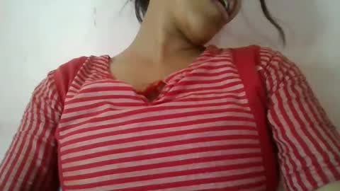 Snapshot of imlovelyrose chatting on February 2025 09:40:02 AM ROSE online show from February 2025 09:40:02 AM