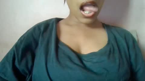 Snapshot of imlovelyrose chatting on February 2025 05:08:01 AM ROSE online show from February 2025 05:08:01 AM