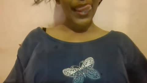 Snapshot of imlovelyrose chatting on March 2025 01:06:02 PM ROSE online show from March 2025 01:06:02 PM