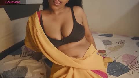 Snapshot of imlovelyrose chatting on September 2025 02:51:02 PM ROSE online show from September 2025 02:51:02 PM