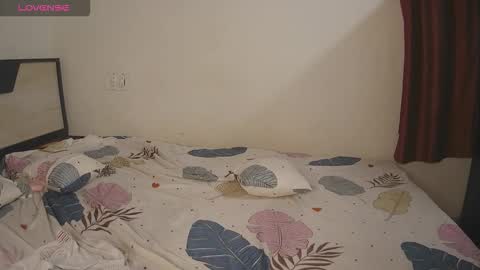 Snapshot of imlovelyrose chatting on September 2025 12:29:01 PM ROSE online show from September 2025 12:29:01 PM