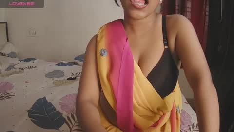 Snapshot of imlovelyrose chatting on September 2025 08:29:02 AM ROSE online show from September 2025 08:29:02 AM