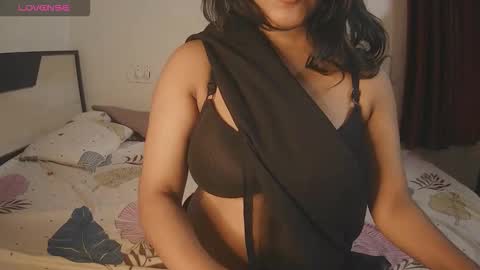 Snapshot of imlovelyrose chatting on September 2025 12:10:01 PM ROSE online show from September 2025 12:10:01 PM