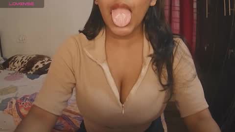 Snapshot of imlovelyrose chatting on October 2025 08:34:02 AM ROSE online show from October 2025 08:34:02 AM