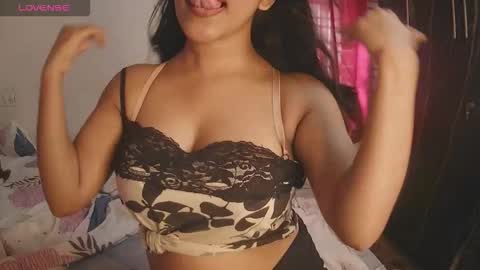 Snapshot of imlovelyrose chatting on October 2025 10:25:01 AM ROSE online show from October 2025 10:25:01 AM