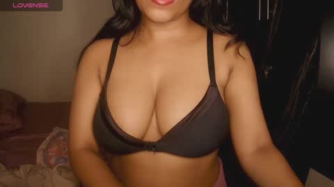 Snapshot of imlovelyrose chatting on October 2025 06:41:01 PM ROSE online show from October 2025 06:41:01 PM