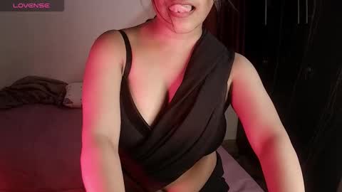 Snapshot of imlovelyrose chatting on October 2025 11:43:01 AM ROSE online show from October 2025 11:43:01 AM