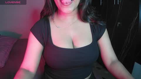 Snapshot of imlovelyrose chatting on January 2026 07:04:01 PM ROSE online show from January 2026 07:04:01 PM