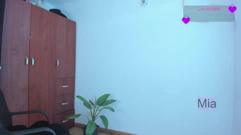 mia ---------  COL TIME online show from November 2025 09:26:01 PM