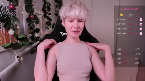 Mia online show from December 2024 08:55:01 PM