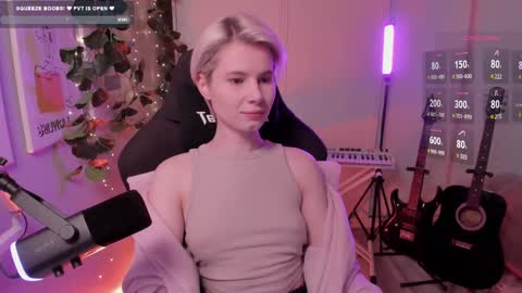 Mia online show from March 2025 10:13:02 AM