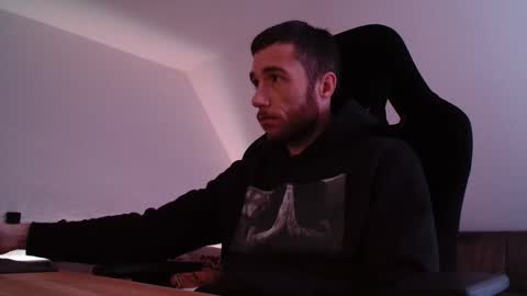 Flummi online show from November 2025 01:22:02 AM