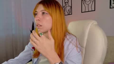 Snapshot of imsiennabellucci chatting on November 2025 10:01:02 PM Sienna online show from November 2025 10:01:02 PM