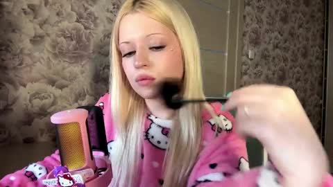 Lola online show from April 2026 12:17:02 PM