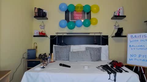 inannalove online show from September 2025 09:24:01 AM