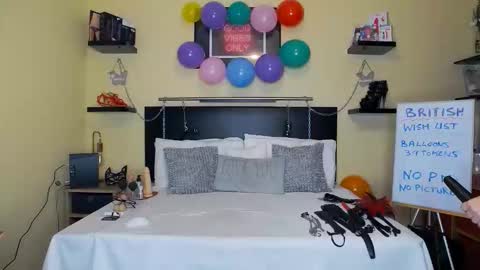 inannalove online show from October 2025 09:50:02 AM