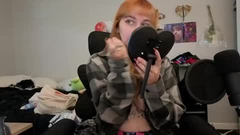 Inarafoxx online show from April 2026 09:15:01 PM