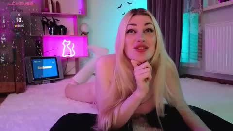  Dina  Help me reach 100 likes  online show from October 2025 10:12:02 PM