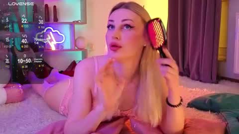 Snapshot of inchcaser chatting on April 2026 09:23:01 PM Dina Help me reach 100 likes online show from April 2026 09:23:01 PM