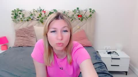 Snapshot of incredible_ariela chatting on May 2026 11:18:01 AM incredible_ariela online show from May 2026 11:18:01 AM