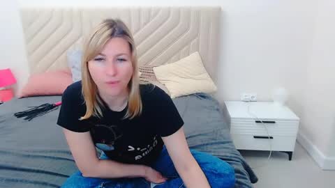 Snapshot of incredible_ariela chatting on May 2026 11:27:02 AM incredible_ariela online show from May 2026 11:27:02 AM