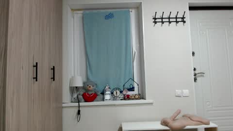 Snapshot of increible_della chatting on May 2026 06:27:02 PM Della online show from May 2026 06:27:02 PM