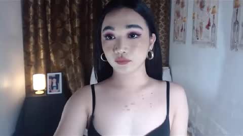 Snapshot of indestructabletrixie chatting on January 2025 09:32:02 PM indestructabletrixie online show from January 2025 09:32:02 PM