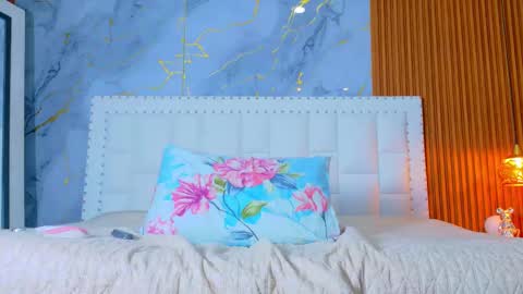 LITTLE AINHOA  online show from October 2025 07:34:02 PM