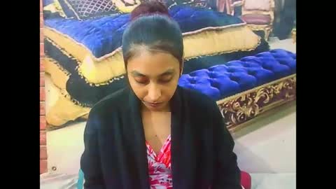indiansexybutt4u2luv online show from June 2026 05:03:02 AM