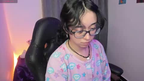 Snapshot of indra_cam chatting on June 2026 04:14:02 AM Diana online show from June 2026 04:14:02 AM