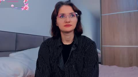 Snapshot of inellcanty chatting on October 2025 04:02:01 AM Kira online show from October 2025 04:02:01 AM