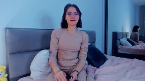 Snapshot of inellcanty chatting on October 2025 04:13:02 AM Kira online show from October 2025 04:13:02 AM