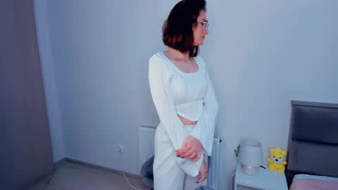 Snapshot of inellcanty chatting on November 2025 04:11:02 AM Kira online show from November 2025 04:11:02 AM