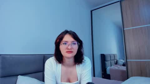 Snapshot of inellcanty chatting on November 2025 04:01:02 AM Kira online show from November 2025 04:01:02 AM