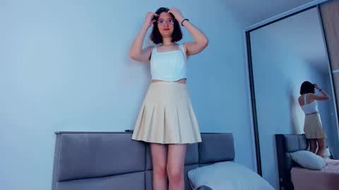 Snapshot of inellcanty chatting on November 2025 04:12:02 AM Kira online show from November 2025 04:12:02 AM