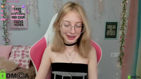 Mia online show from March 2026 01:39:01 PM