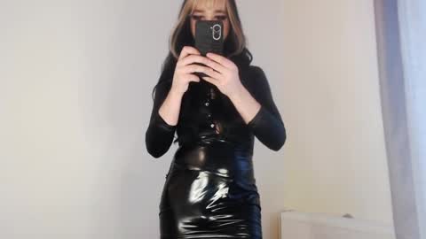 Snapshot of infinity_of_love chatting on February 2025 01:49:02 PM Jeremy online show from February 2025 01:49:02 PM