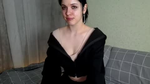 Mia online show from April 2026 01:42:02 PM