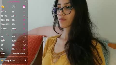 Laroa online show from December 2024 10:34:01 PM