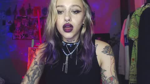 Snapshot of insunnity666 chatting on December 2024 10:31:01 PM Insunnity666 online show from December 2024 10:31:01 PM