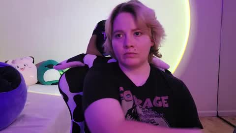 Faye online show from December 2024 07:48:02 PM