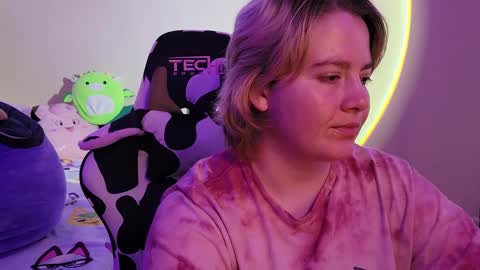 Faye online show from December 2024 06:16:02 PM