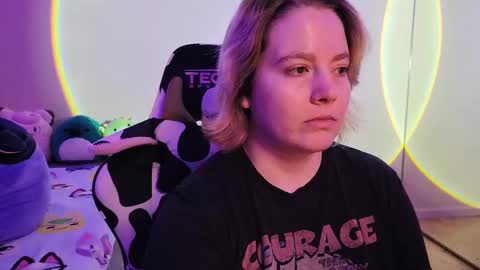 Faye online show from February 2025 11:22:01 AM