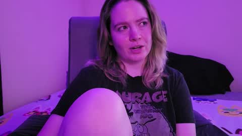 Faye online show from November 2025 07:18:02 AM