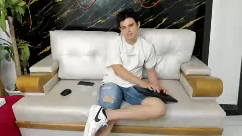 Snapshot of invincible200 chatting on September 2025 02:39:02 PM invincible200 online show from September 2025 02:39:02 PM