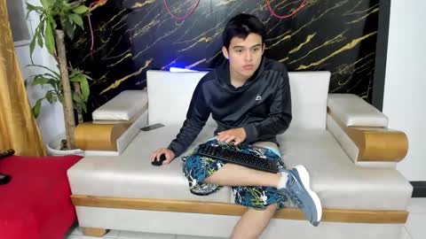 Snapshot of invincible200 chatting on September 2025 01:55:02 PM invincible200 online show from September 2025 01:55:02 PM