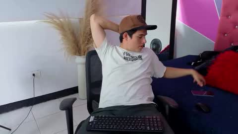 Snapshot of invincible200 chatting on September 2025 03:17:01 PM invincible200 online show from September 2025 03:17:01 PM