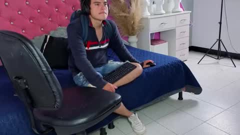 Snapshot of invincible200 chatting on October 2025 02:04:01 PM invincible200 online show from October 2025 02:04:01 PM