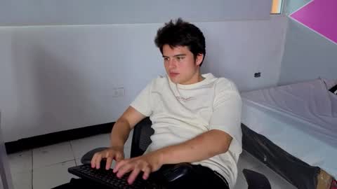 Snapshot of invincible200 chatting on October 2025 03:00:01 PM invincible200 online show from October 2025 03:00:01 PM